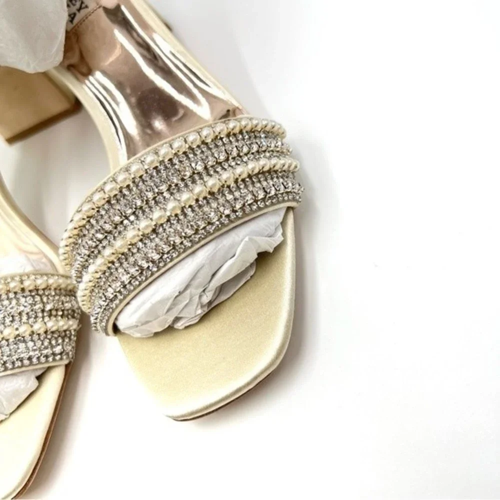 Badgley Mischka Size 7 Kameryn Ivory‎ Satin Jeweled Dress Sandals Heels Shoes